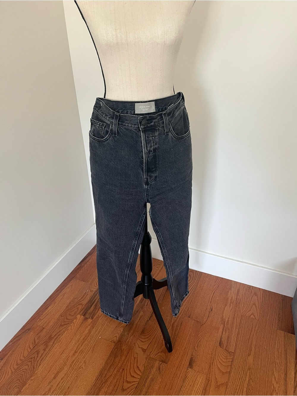 Everlane 90s Cheeky Jean in Washed Black